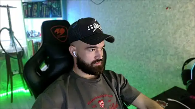 XXX chat uživo modela _Serious_Man