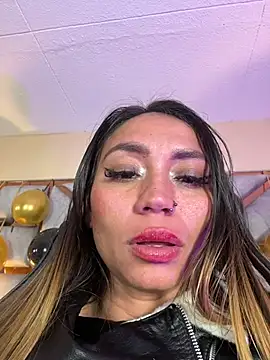 Emmily_Thompsonn's Live XXX Chat