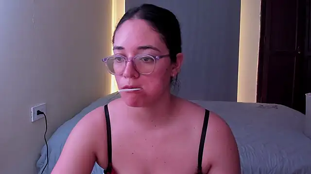 atenas_05_'s Live XXX Chat