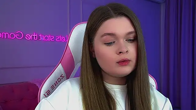 CrystalLyons' Live XXX Chat