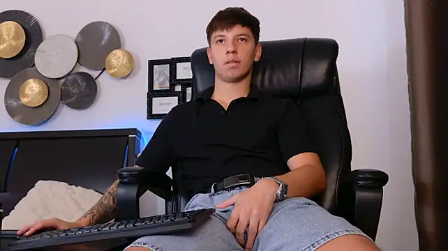 Živý XXX chat ThomasEdisonn