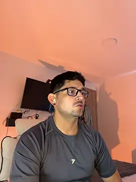 XXX chat uživo modela TroyeKnight