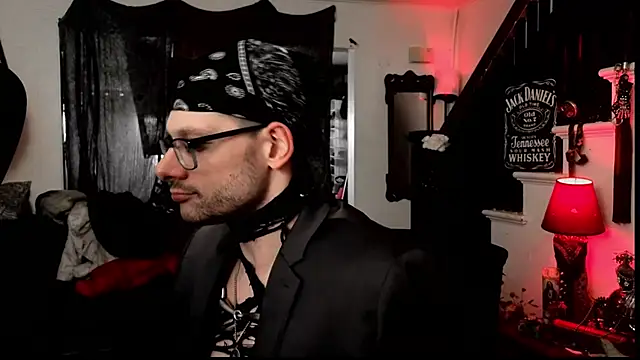 XXX chat uživo modela MasterDaddyCool
