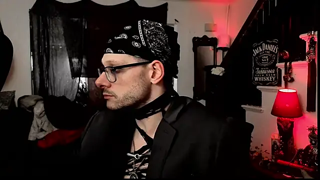 XXX chat uživo modela MasterDaddyCool