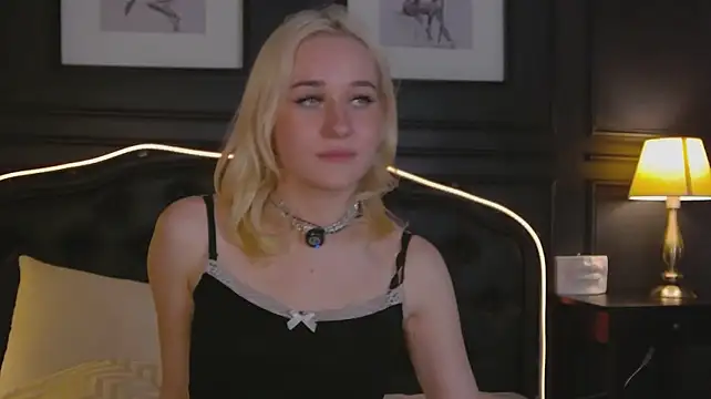EmmaLaurentis' Live XXX Chat