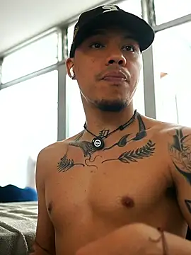 Chat +18 de AlphaMasterXxx ao vivo