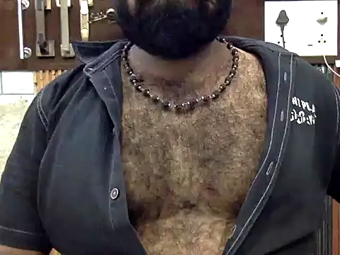 hairy_indian_dad Show in webcam