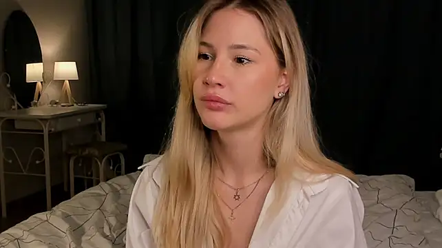 Chat +18 de TanyaSoo ao vivo