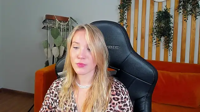 Онлайн чат XXX ElaraVoltage
