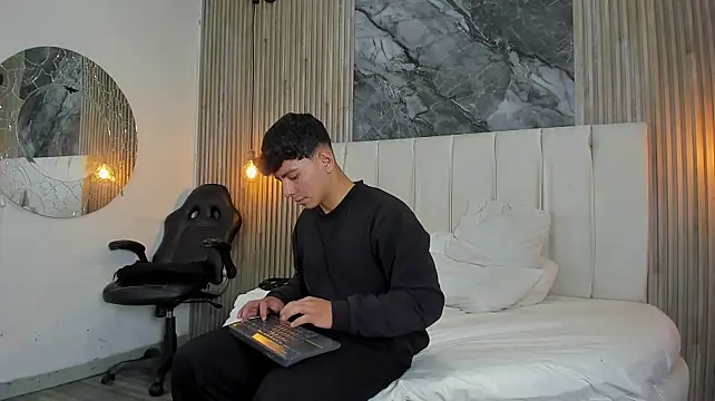 צ'אט XXX בשידור חי של dark_ay