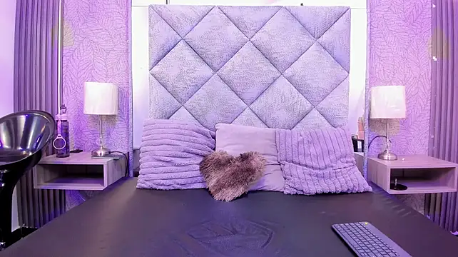 ArianaThomson Live XXX-Chat