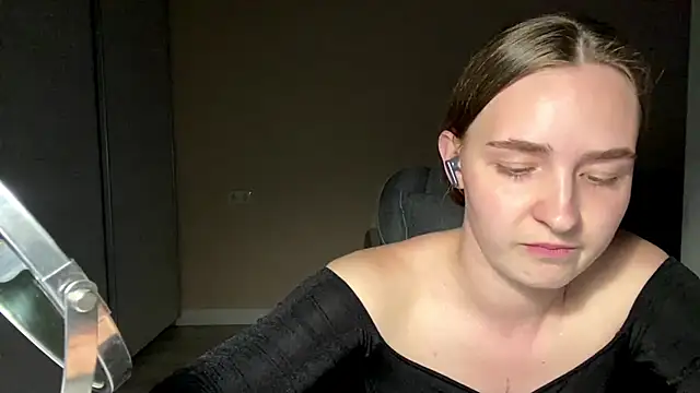 ssakyant Adlı Modelin Canlı XXX Sohbeti