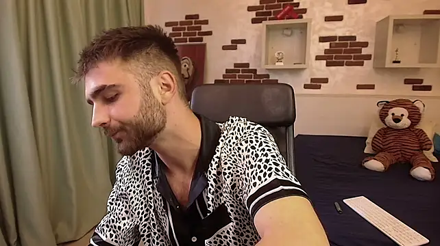 KyloEast Chat XXX live