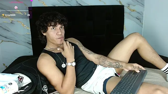 Chatroom XXX en direct de MaximilianRoth