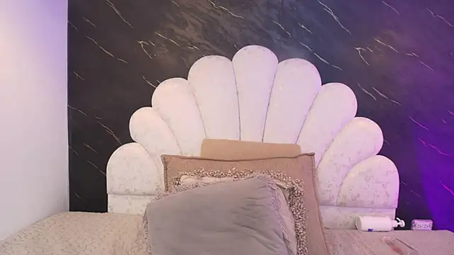 Chat +18 de _MiaBrown_ ao vivo