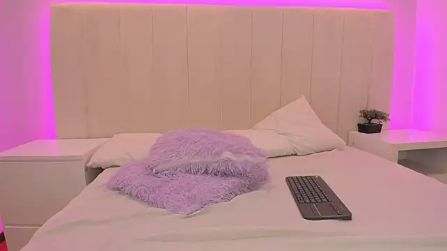 rebeca_brown_ élő XXX-chatje