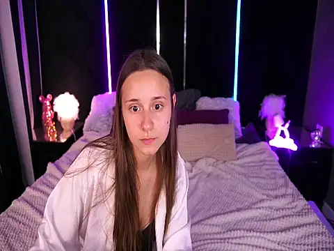 TinyNatalie: онлайн-секс-чат