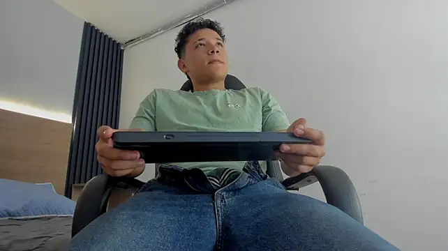 Axel_West8のライブXXXチャット