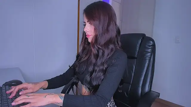 Chat XXX en directo de Lisegg_