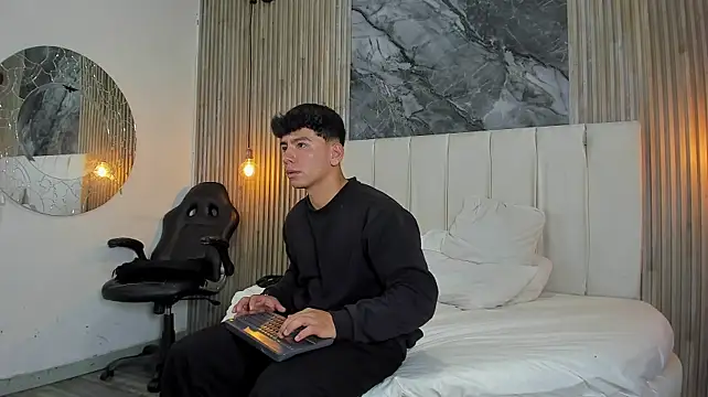 dark_ay: απευθείας συνομιλία ΧΧΧ