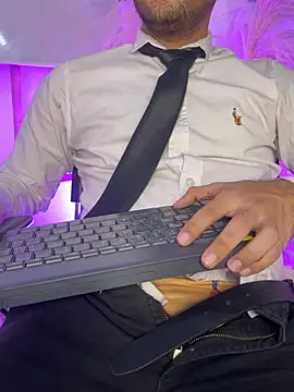 Samir_bear: διαδικτυακό σόου στην κάμερα