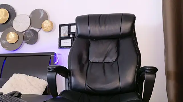 XXX chat uživo modela ThomasEdisonn