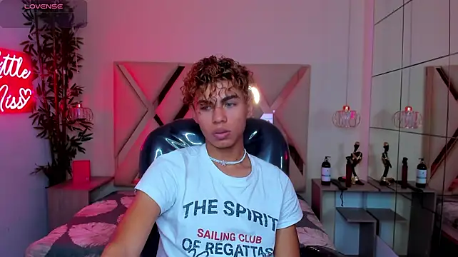 Chat XXX en directo de Anyelo_Twink