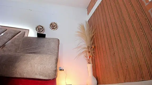 AGATHAA_WHITE live XXX chat