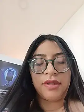 SOFI__10 Adlı Modelin Canlı XXX Sohbeti