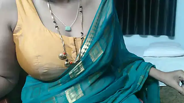 Chat XXX ao vivo de sunitha-3
