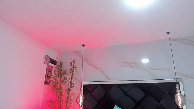 XXX chat uživo modela AngelaaCute_