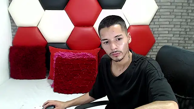 XXX chat uživo modela Thristan05