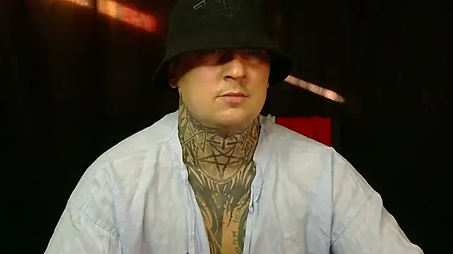 Show modela devilWithTats na web-kameri