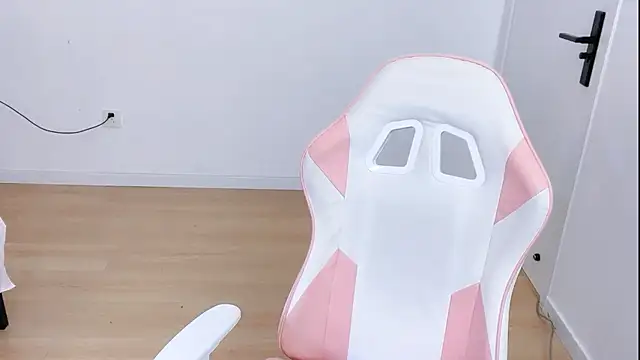 lu-lu- Live XXX Chat
