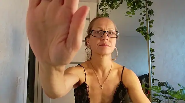 Chat XXX en directo de LioraWeiss