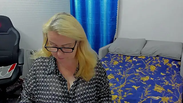 Frau_Marta লাইভ XXX চ্যাট