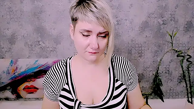 XXX chat uživo modela Djullia