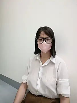 Emma_Linh: онлайн-секс-чат