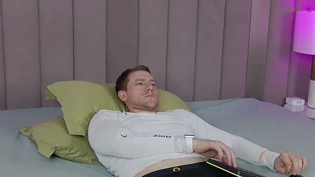 EthanPinkman Adlı Modelin Canlı XXX Sohbeti