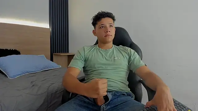 Chat +18 de Axel_West8 ao vivo