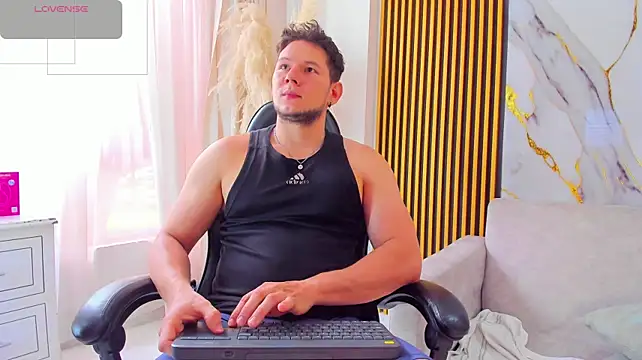 Chatroom XXX en direct de Izui_Pierce