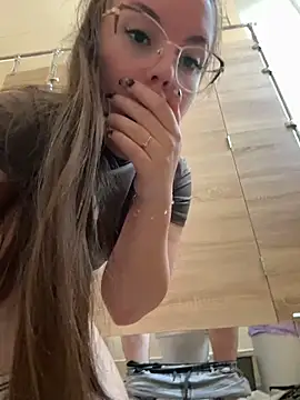 MeliMoon live XXX chat