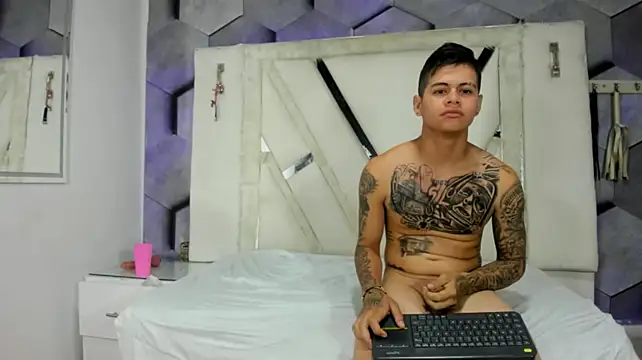 แชท XXX สดของ SadieAndAxel