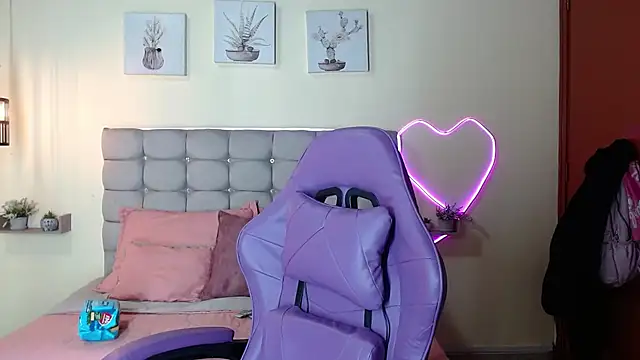 Czat XXX na żywo – _naomi_s