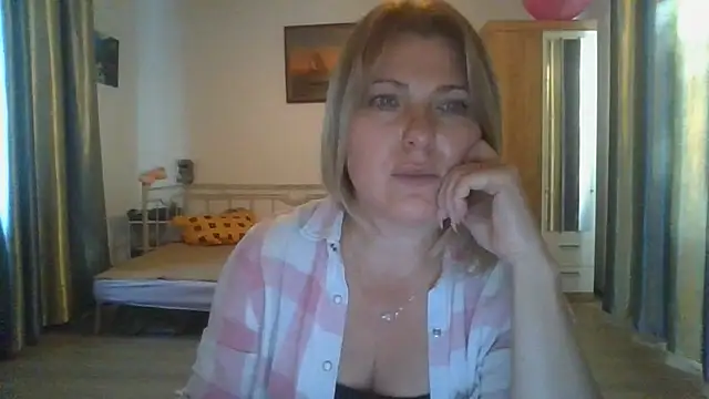 ElenaLove888's Live XXX Chat