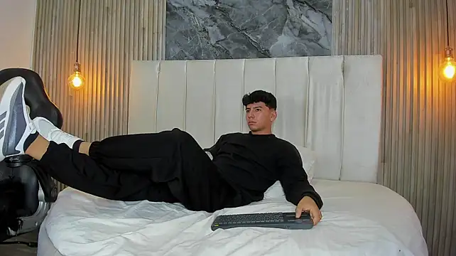 dark_ay's Live XXX Chat