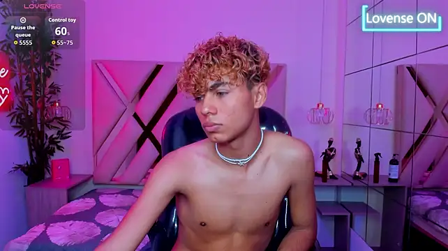 Anyelo_Twink Chat XXX in diretta