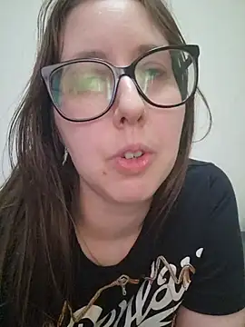 Sarah459 Adlı Modelin Canlı XXX Sohbeti