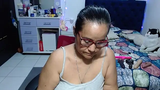 צ'אט XXX בשידור חי של pervert_mommy_