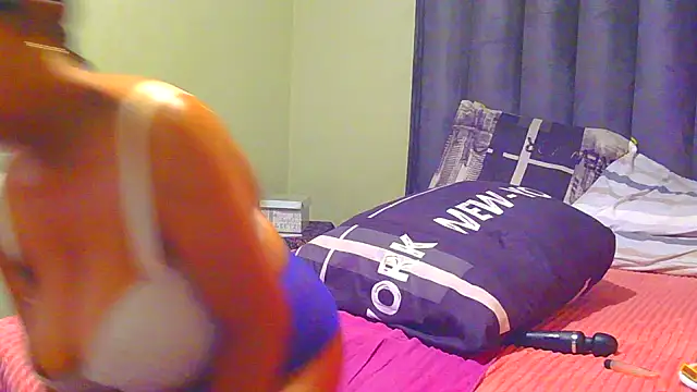 HOTSEXCBOOBS30xx élő XXX-chatje